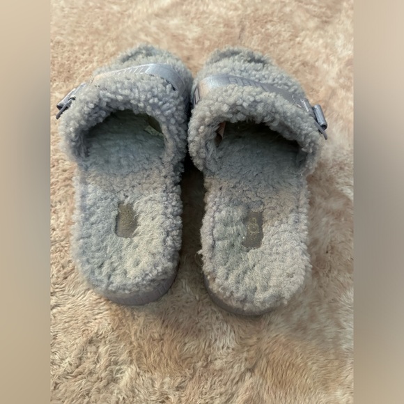 UGG lavender slides - Picture 5 of 6